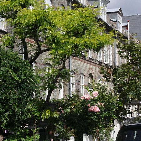 The Little Guesthouse First Metrostop From Central Station And Tivoli Copenhagen Exterior photo