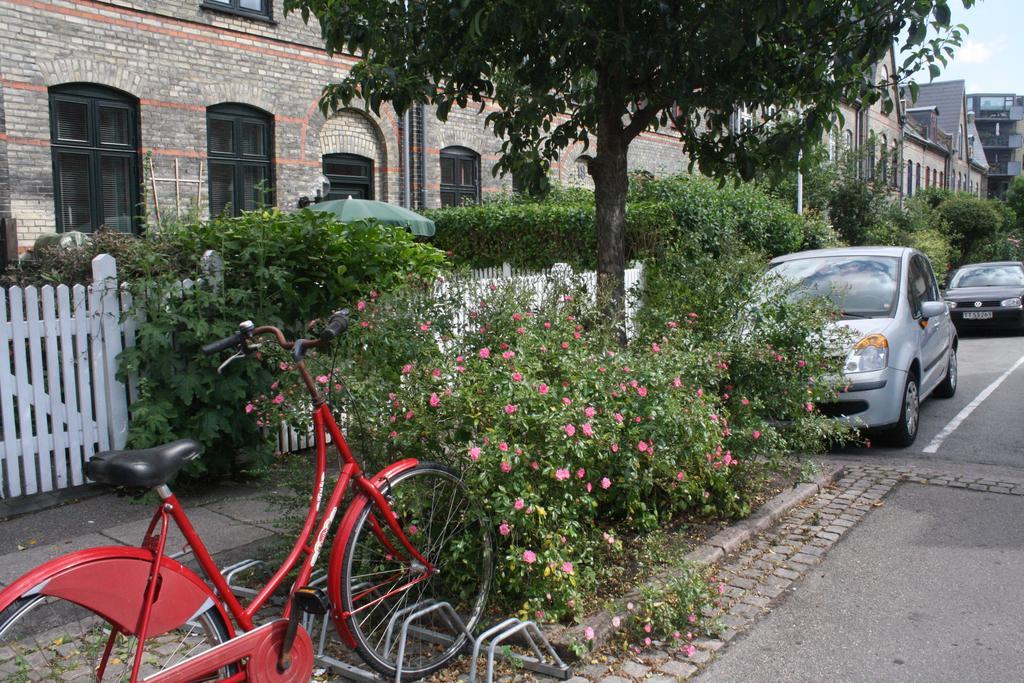 The Little Guesthouse First Metrostop From Central Station And Tivoli Copenhagen Exterior photo