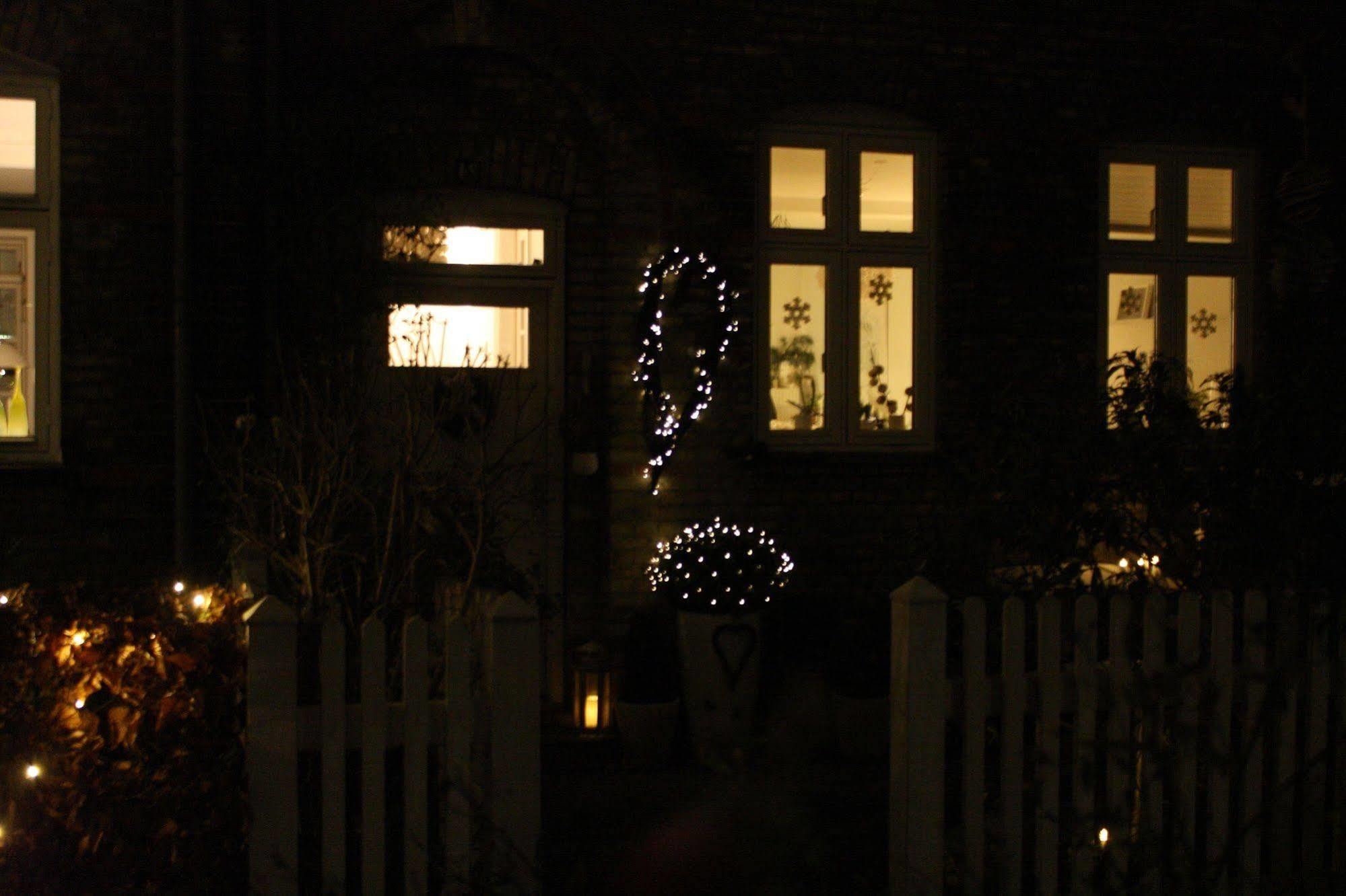 The Little Guesthouse First Metrostop From Central Station And Tivoli Copenhagen Exterior photo