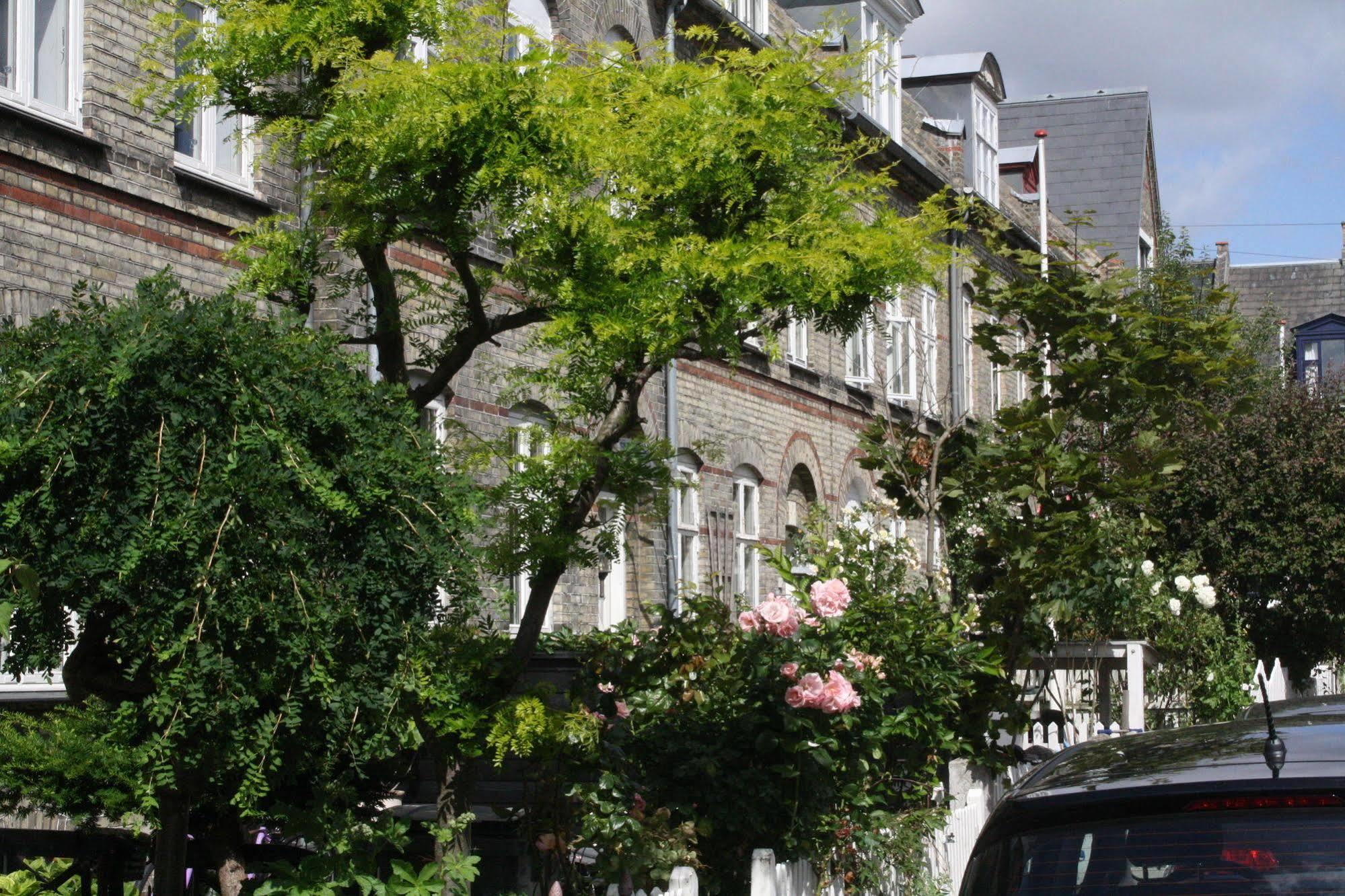 The Little Guesthouse First Metrostop From Central Station And Tivoli Copenhagen Exterior photo