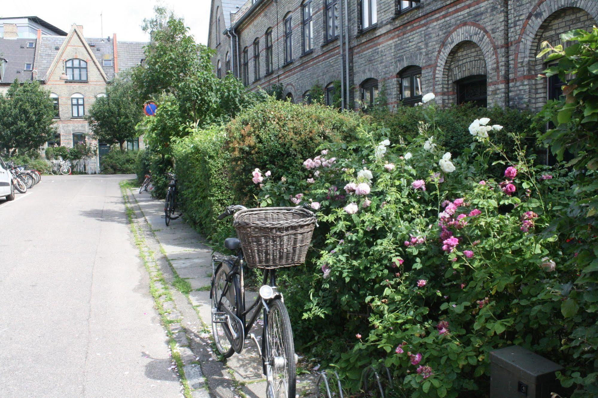 The Little Guesthouse First Metrostop From Central Station And Tivoli Copenhagen Exterior photo